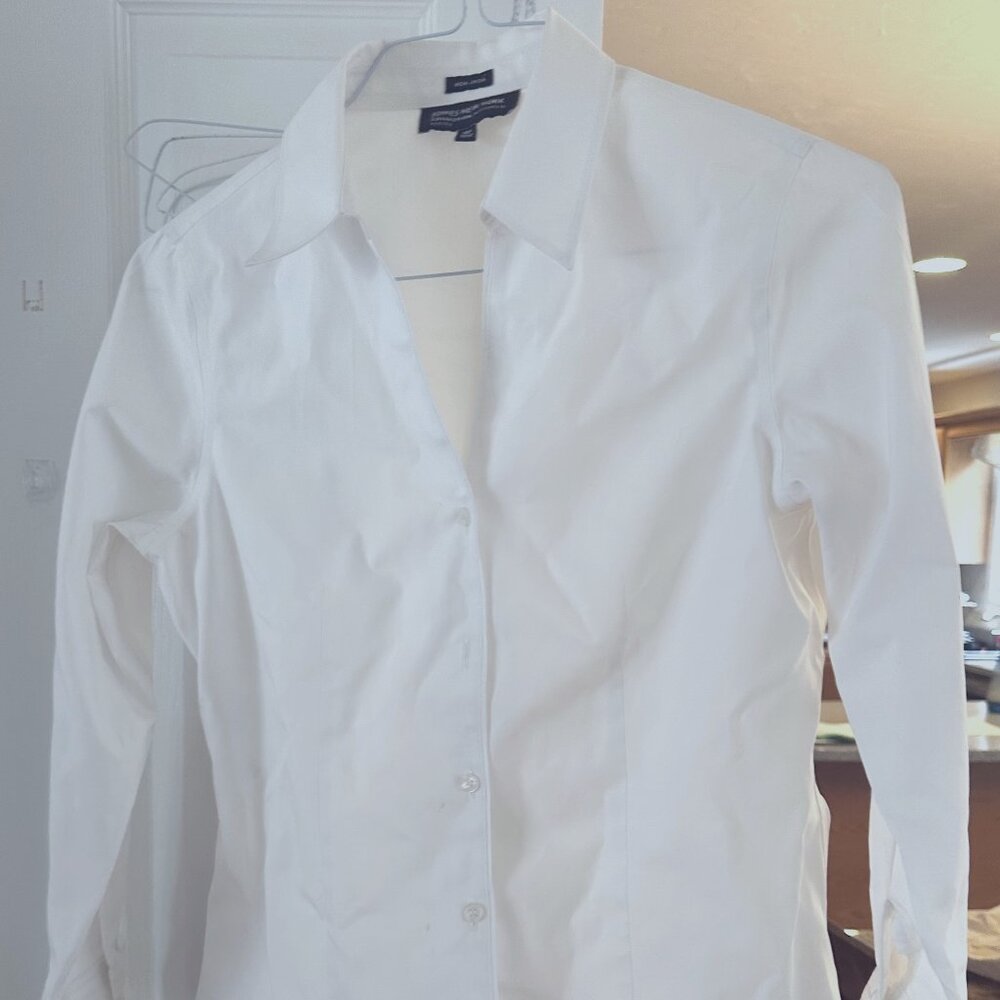 Jones New York - Womens 10P dress shirt - like new!